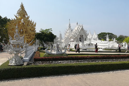 auf dem Weg zum Wat Rong Khun