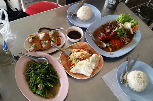 Mittagessen im Dalat Nam Wat Sanpath