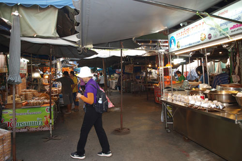 Markt am Wat Sanpeth