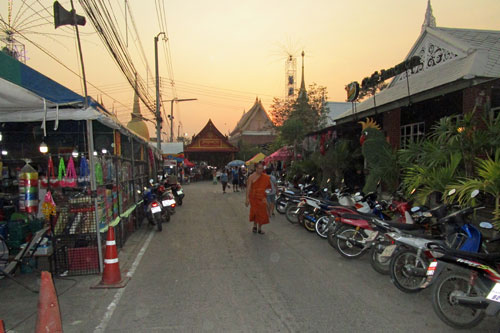 Markt am Wat Sanpeth