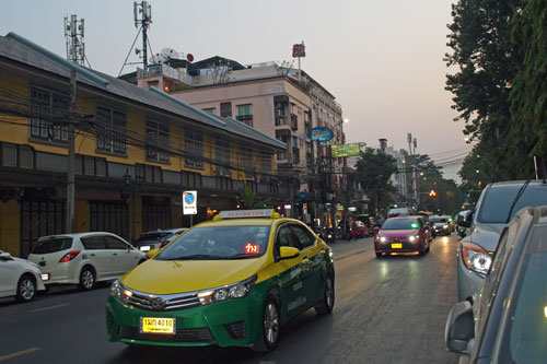 Thanon Phra Athit