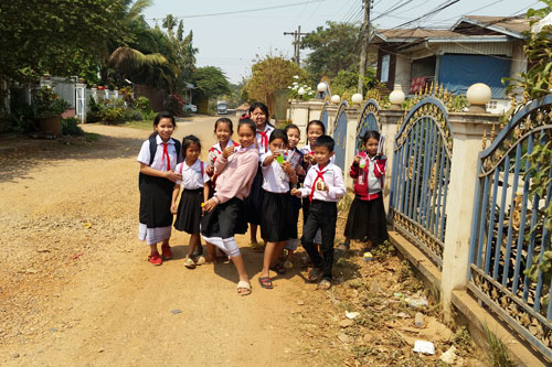 Schulkinder in Pakse