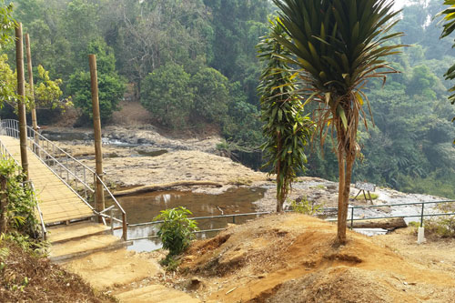 'unterwegs zum Tad Gneuang Wasserfall