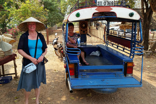 auf dem Parkplatz am Wat Phou