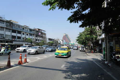 auf dem Weg zum Krung Thon Bridge Pier