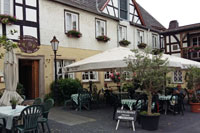 Biergarten und Eingang Gstehaus